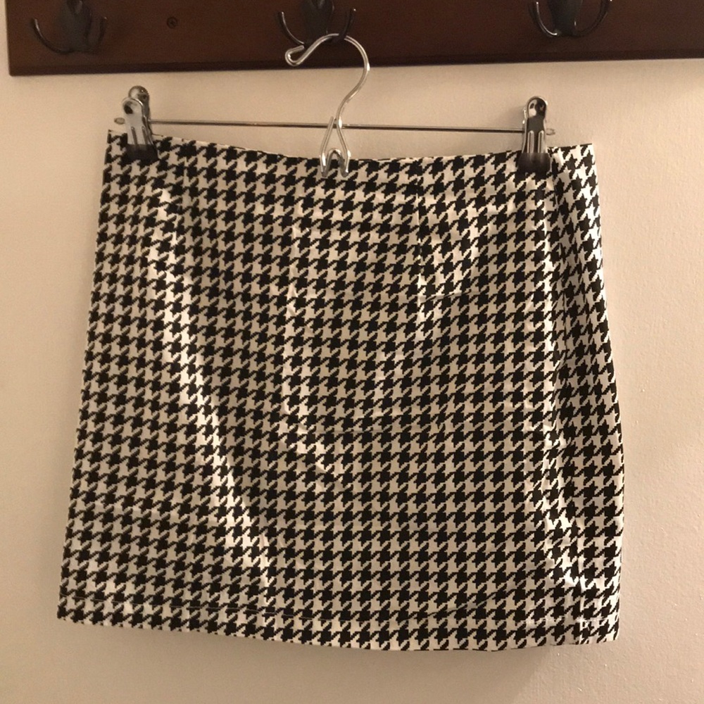 houndstooth patterned skirt